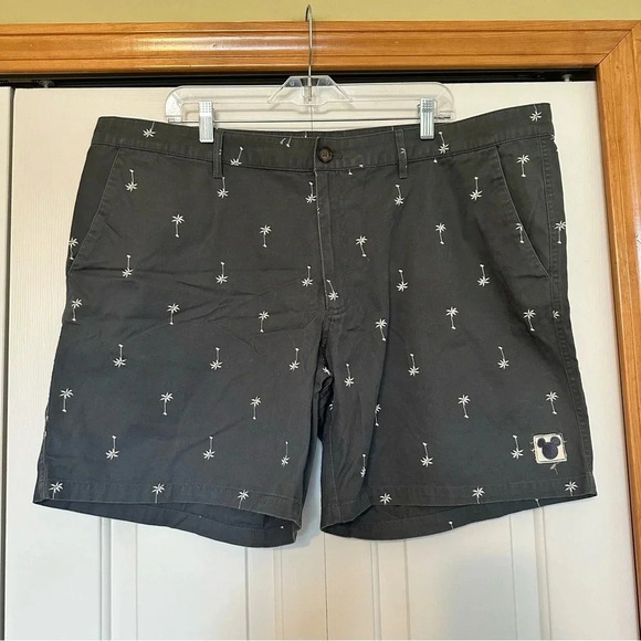 Junk Food Mickey Mouse Mens Palm Tree Shorts - Picture 1 of 5